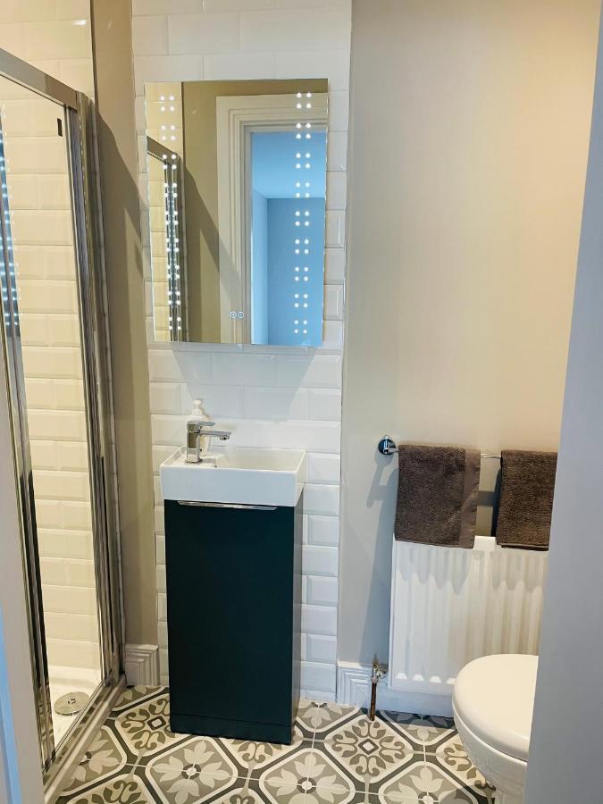 Luxurious Beach Front Apartment In Портръш Екстериор снимка